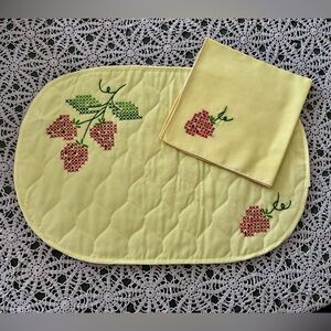 4 matching cross stitched embroidered placemats  and napkins. Strawberry